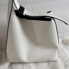 CHARLES & KEITH Edna エドナ トートバッグ - クリーム