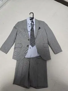 キッズ スーツセット グレーと白のストライプ