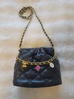 ノベルティ CHANEL ブラック レザーショルダーバッグ キルティング