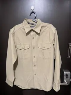 UNIQLO ベージュ 長袖シャツ