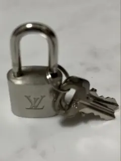 Louis Vuitton パドロックシルバー 鍵2本付き