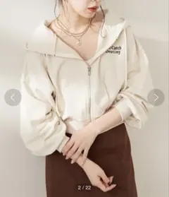 Chico 刺繍フードZIPパーカー