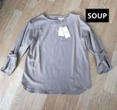 【新品】SOUP ベージュ 長袖ブラウス Mのサムネイル