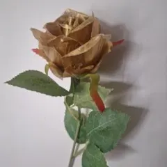 ゆみちゃんさん様専用　新品　華やかゴールドの薔薇　造花　茎有り３本