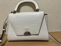 GUESS クロコ型押し ショルダーバッグ ホワイト