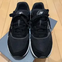 New Balance スニーカー ブラック　23.5センチのサムネイル