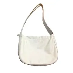 GU レザータッチショルダーバッグ　オフホワイト