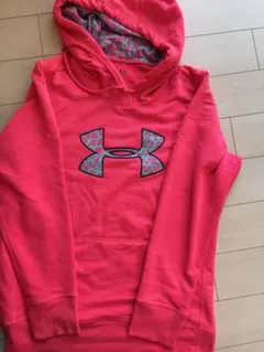 Under Armour L ピンク フード付き