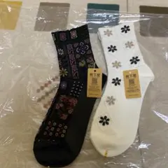 靴下屋　ソックス花柄新品未使用タグ付きのサムネイル