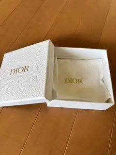 Dior ギフトボックス ホワイト