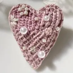 371 刺繍 ブローチ ハート キラキラ ピンク　パールビーズ ハンドメイド