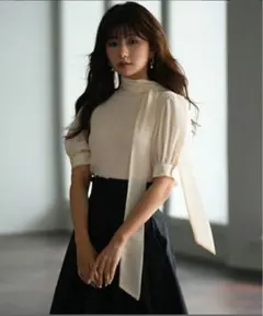 リボン付きバルーンスリーブシャツ