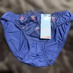 刺繍入りネイビーショーツ Mサイズ