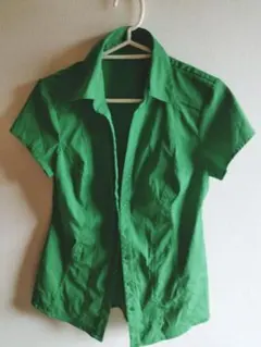グリーン 半袖シャツ ボタンアップ
