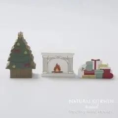 【ナチュラルキッチン】木製ミニチュア家具暖炉とツリーとプレゼント①