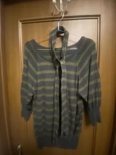 ベルメゾン　ROSTROグレーとオリーブのストライプ七分袖ニット