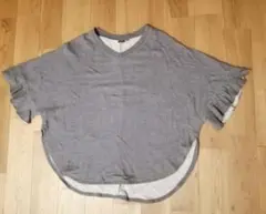 ユニクロ　グレー Vネック フリル袖 Tシャツ