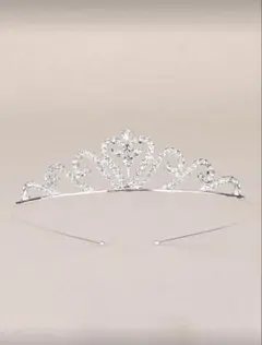 クリスタル装飾シルバーのティアラ
