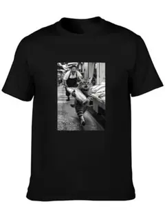 魚を運ぶ猫 グラフィック Tシャツ ブラック