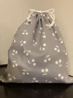 巾着袋　グレーさくらんぼ柄