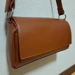 新品！ビアズリー風ボディバッグ　ショルダーバッグ　ブラウン