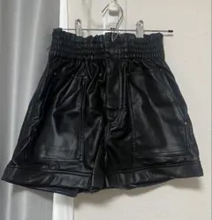 レザー風ショートパンツ ブラック　ZARA