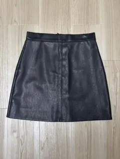 【SPINNS】フェイクレザー ミニスカート ブラックのサムネイル