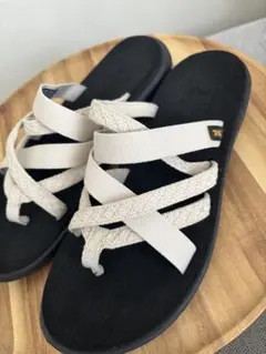 Teva サンダル VOYA ZILLESA ベージュ×ブラック 25cmのサムネイル