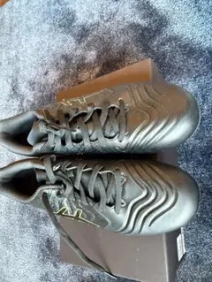 ASICS ブラック サッカーシューズ