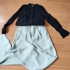 earth黒色花柄レースカットソー&GUくすみグリーンワイドパンツ