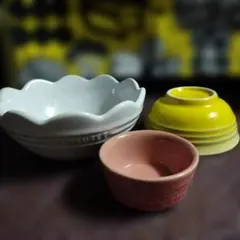 ル・クルーゼ　カラフルなボウルセット（花形・丸形）