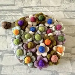 羊毛フェルト　花柄ポーチ