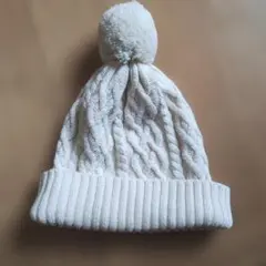 クリーム色 み ニット帽 ポンポン付き
