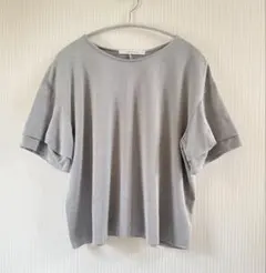 ルノンキュール　クルーネック　ゆったりTシャツ　グレー　袖フリルカットソーのサムネイル