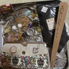 遺品生前整理　アクセサリー　まとめ　大量　おまけに新品ネクタイ2本　お値引き不可