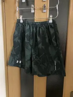 UNDER ARMOUR ダークグリーン 迷彩 ショートパンツ