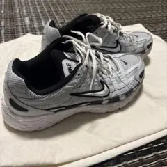 シューズ　ナイキ　NIKE P-6000 スニーカー シルバー ブラックのサムネイル