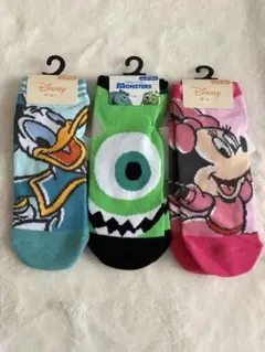 新品タグ付きディズニーキャラクターソックス 3足セット　23-25cm