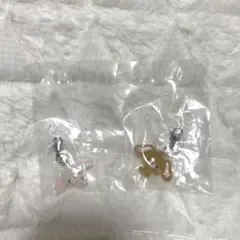 サンリオキャラクターズ　ゆるっとめじるしアクセサリー　しろうさ　くろうさ