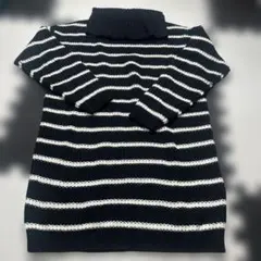 黒と白のストライプ タートルネックニットセーター