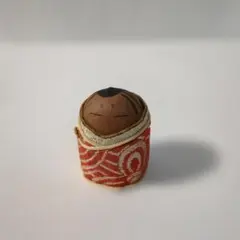 伝統的なこけし 木製人形 赤金模様