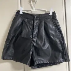 RETRO GIRL フェイクレザー ショートパンツ ブラックのサムネイル