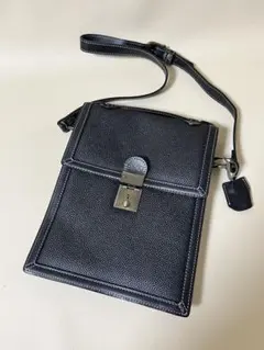 ショルダーバッグ 合成皮製　ブラック