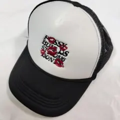 刺繍ロゴ付きホワイト/ブラックキャップ