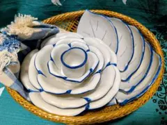 バラの形の器5個と葉っぱの形のお皿5枚　合計10点セット　未使用品