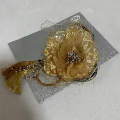 ゴールドの花モチーフ髪飾り