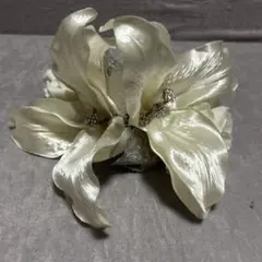 成人式♡結婚式♡パーティー♡オススメ♡ゆりの花 目立つ生花風ユリ髪飾り通販(派手豪華カッコイイ) キラキラ百合