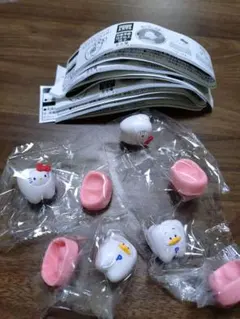 カプセルトイ　サンリオキャラクターズ みんなでなっちゃお！　歯　キティ　ペックル