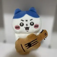 ちいかわ デスクトップから見守るひっかけぬいぐるみ ギター持ち はちわれ