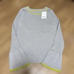ピーアンドエム　リブ編みフレアスリーブセーター ライムグリーンが特徴的